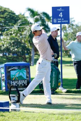 January 13, 2026, Honolulu, Hawaii, USA: YUTA SUGIURA, left, tees off on the 4th hole during a practice round for the the 2026 Sony Open in Honolulu, Hawaii on January 13, 2026. Honolulu USA - ZUMAm310 20260113_zsp_m310_007 Copyright: xElliotxMilesx