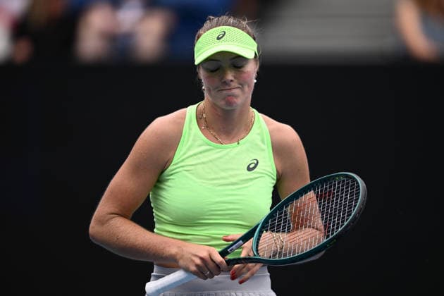 TENNIS AUSTRALIAN OPEN QUALIFYING, Olivia Gadecki of Australia in action against Sloane Stephens of the US during a qualifying session ahead of the Australian Open tennis tournament at Melbourne Park in Melbourne, Wednesday, January 14, 2026. ( NO ARCHIVING, EDITORIAL USE ONLY MELBOURNE VICTORIA AUSTRALIA  Copyright: xJOELxCARRETTx 20260114165072190861