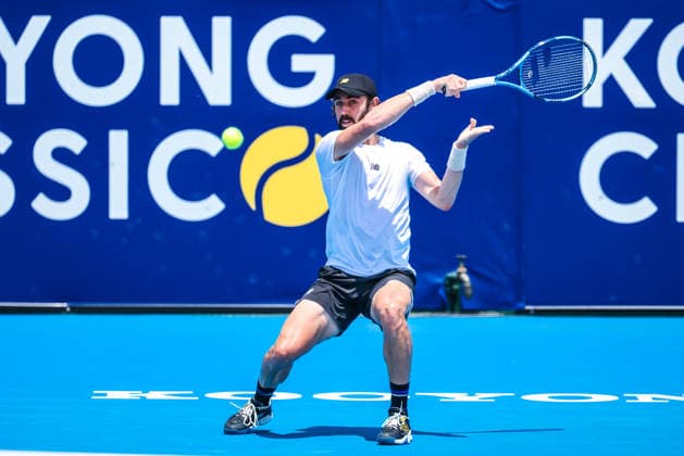 January 14, 2026, Melbourne, Victoria, Australia: Jordan Thompson of Australia plays against Denis Shapovalov of Canada on Day 2 of the 2026 Kooyong Classic. Denis Shapovalov 1 - 2 Jordan Thompson Melbourne Australia - ZUMAs197 20260114_aaa_s197_001 Copyright: xChrisxPutnamx