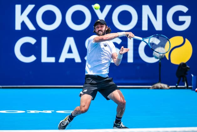 January 14, 2026, Melbourne, Victoria, Australia: Jordan Thompson of Australia plays against Denis Shapovalov of Canada on Day 2 of the 2026 Kooyong Classic. Denis Shapovalov 1 - 2 Jordan Thompson Melbourne Australia - ZUMAs197 20260114_aaa_s197_005 Copyright: xChrisxPutnamx