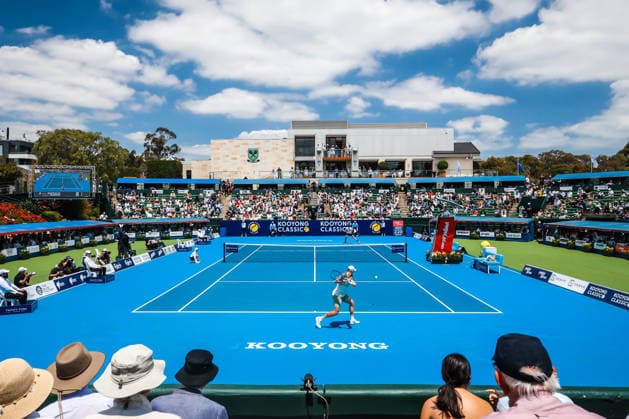 January 14, 2026, Melbourne, Victoria, Australia: Denis Shapovalov of Canada plays against Jordan Thompson of Australia on Day 2 of the 2026 Kooyong Classic Denis Shapovalov 1 - 2 Jordan Thompson Melbourne Australia - ZUMAs197 20260114_aaa_s197_010 Copyright: xChrisxPutnamx