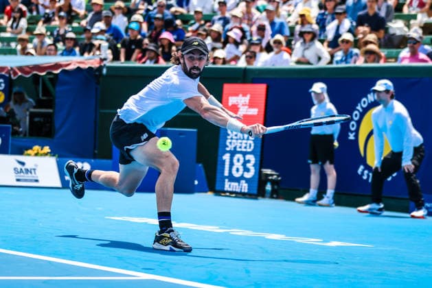 January 14, 2026, Melbourne, Victoria, Australia: Jordan Thompson of Australia plays against Denis Shapovalov of Canada on Day 2 of the 2026 Kooyong Classic. Denis Shapovalov 1 - 2 Jordan Thompson Melbourne Australia - ZUMAs197 20260114_aaa_s197_009 Copyright: xChrisxPutnamx