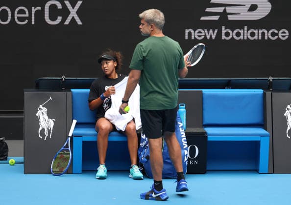 Sport Bilder des Tages January 14, 2026, Melbourne, Victoria, Australia: NAOMI OSAKA of Japan and coach TOMASZ WIKTOROWSKI of Poland during practise session before Australian Open, Melbourne, Australia. Melbourne Australia - ZUMAc278 20260114_zsp_c278_005 Copyright: xMarcinxCholewinskix