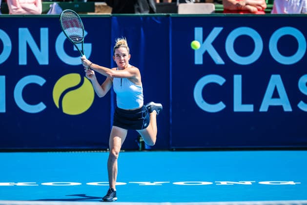 January 14, 2026, Melbourne, Victoria, Australia: Elizabeth Mandlik of USA plays against Katie Boulter of Great Britain on Day 2 of the 2026 Kooyong Classic Elizabeth Mandlik of USA won Katie Boulter of Great Britain Melbourne Australia - ZUMAs197 20260114_aaa_s197_041 Copyright: xChrisxPutnamx