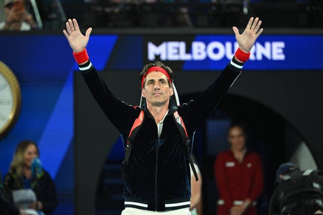 TENNIS AO 1 POINT SLAM, Australian Comedia Andy Lee arrives to the 1 Point Slam event during the Australian Open Opening Week at Rod Laver Arena in Melbourne, Victoria, Wednesday, January 14, 2026. ( NO ARCHIVING, EDITORIAL USE ONLY Melbourne Victoria Australia  Copyright: xJamesxRossx 20260114153738794486