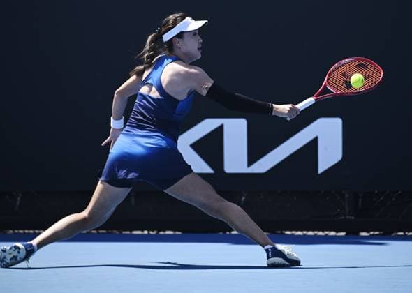 (260114) -- MELBOURNE, Jan. 14, 2026 -- Zhu Lin of China hits a return during the women s singles qualifying 2nd round match against Victoria Jimenez Kasintseva of Andorra at Australian Open tennis tournament in Melbourne, Australia, Jan. 14, 2026. (Photo by Xinhua) (SP)AUSTRALIA-MELBOURNE-TENNIS-AUSTRALIAN OPEN-WOMEN S SINGLES-QUALIFYING WangxShen 