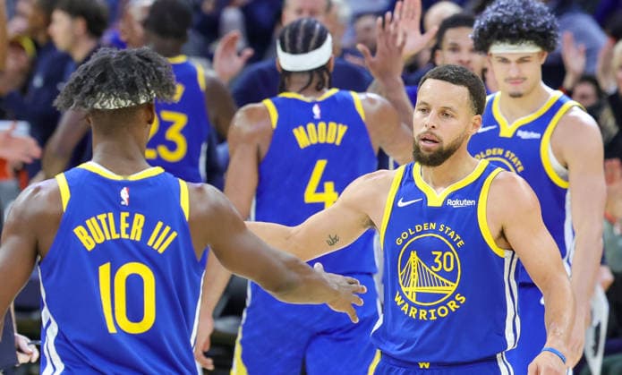 (260114) -- SAN FRANCISCO, Jan. 14, 2026 -- Golden State Warriors players celebrate during the 2025-2026 NBA, Basketball Herren, USA regular season basketball game between Golden State Warriors and Portland Trail Blazers in San Francisco, the United States, Jan. 13, 2026. (Photo by Xinhua) (SP)U.S.-SAN FRANCISCO-BASKETBALL-NBA-WARRIORS VS BLAZERS DongxXudong 
