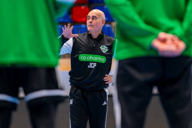 Juan Carlos Pastor (TSV Hannover-Burgdorf, Trainer) (v.l.), Trainingsauftakt TSV Hannover-Burgdorf (13.01.2026,(Hannover, GER), Copyright: xJanxGuentherx xTSVxHannover-Burgdorfx
