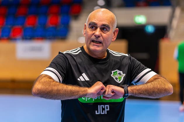 Juan Carlos Pastor (TSV Hannover-Burgdorf, Trainer) (v.l.), Trainingsauftakt TSV Hannover-Burgdorf (13.01.2026,(Hannover, GER), Copyright: xJanxGuentherx xTSVxHannover-Burgdorfx