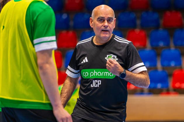 Juan Carlos Pastor (TSV Hannover-Burgdorf, Trainer) (v.l.), Trainingsauftakt TSV Hannover-Burgdorf (13.01.2026,(Hannover, GER), Copyright: xJanxGuentherx xTSVxHannover-Burgdorfx