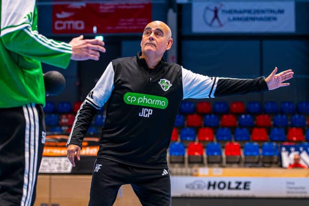 Juan Carlos Pastor (TSV Hannover-Burgdorf, Trainer) (v.l.), Trainingsauftakt TSV Hannover-Burgdorf (13.01.2026,(Hannover, GER), Copyright: xJanxGuentherx xTSVxHannover-Burgdorfx