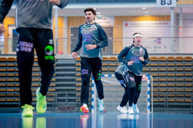 Handball European Championship Bekkestua 20260114 Simen Ulstad Lyse and Kasper Thorsen Lien at the handball boys training in Nadderud arena before the European Handball Championship matches Photo Stian Lysberg Solum NTB Bekkestua Norway EDITORIAL USE ONLY RESTRICTED USE FOR BETTING COMPANIES  Copyright: xStianxLysbergxSolumx xNTBx