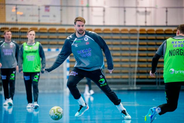Handball European Championship Bekkestua 20260114 Simen Schonningsen at the handball boys training in Nadderud arena before the European Handball Championship matches Photo Stian Lysberg Solum NTB Bekkestua Norway EDITORIAL USE ONLY RESTRICTED USE FOR BETTING COMPANIES  Copyright: xStianxLysbergxSolumx xNTBx