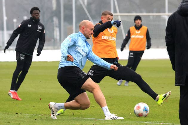 DEU, DFL, 2. FBL Hertha BSC, Training, 14.01.2026, Sportforum, Berlin, DEU, DFL, 2. FBL Hertha BSC, Training, im Bild Toni Leistner (Hertha BSC Berlin 37), Michael Cuisance (Hertha BSC Berlin 10) DFL - regulations prohibit any use of Photographs as image sequences and or quasi-video