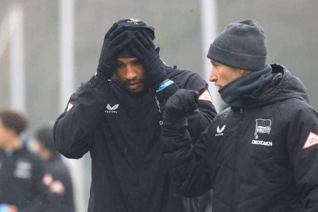 DEU, DFL, 2. FBL Hertha BSC, Training, 14.01.2026, Sportforum, Berlin, DEU, DFL, 2. FBL Hertha BSC, Training, im Bild John Anthony Brooks (Hertha BSC Berlin 25), Fitnesstrainer Hendrik Vieth (Hertha BSC) DFL - regulations prohibit any use of Photographs as image sequences and or quasi-video