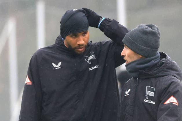 DEU, DFL, 2. FBL Hertha BSC, Training, 14.01.2026, Sportforum, Berlin, DEU, DFL, 2. FBL Hertha BSC, Training, im Bild John Anthony Brooks (Hertha BSC Berlin 25), Fitnesstrainer Hendrik Vieth (Hertha BSC) DFL - regulations prohibit any use of Photographs as image sequences and or quasi-video