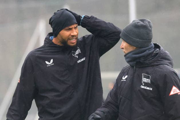 DEU, DFL, 2. FBL Hertha BSC, Training, 14.01.2026, Sportforum, Berlin, DEU, DFL, 2. FBL Hertha BSC, Training, im Bild John Anthony Brooks (Hertha BSC Berlin 25), Fitnesstrainer Hendrik Vieth (Hertha BSC) DFL - regulations prohibit any use of Photographs as image sequences and or quasi-video