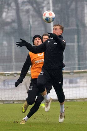 DEU, DFL, 2. FBL Hertha BSC, Training, 14.01.2026, Sportforum, Berlin, DEU, DFL, 2. FBL Hertha BSC, Training, im Bild Julian Eitschberger (Hertha BSC Berlin 2), Luca Schuler (Hertha BSC Berlin 18) DFL - regulations prohibit any use of Photographs as image sequences and or quasi-video