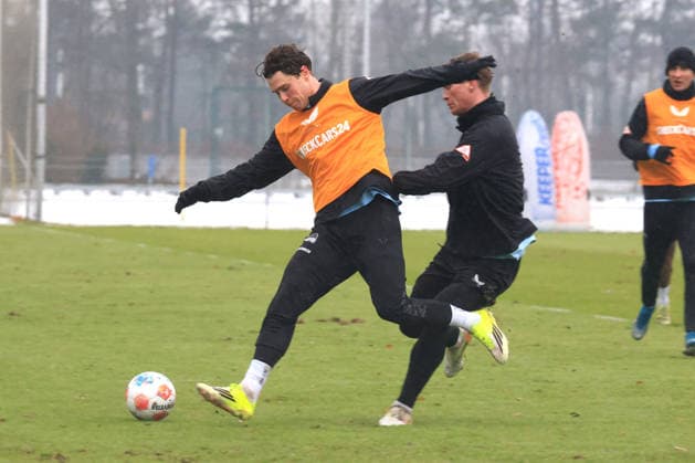DEU, DFL, 2. FBL Hertha BSC, Training, 14.01.2026, Sportforum, Berlin, DEU, DFL, 2. FBL Hertha BSC, Training, im Bild Linus Gechter (Hertha BSC Berlin 44), Sebastian Groenning (Hertha BSC Berlin 17) DFL - regulations prohibit any use of Photographs as image sequences and or quasi-video