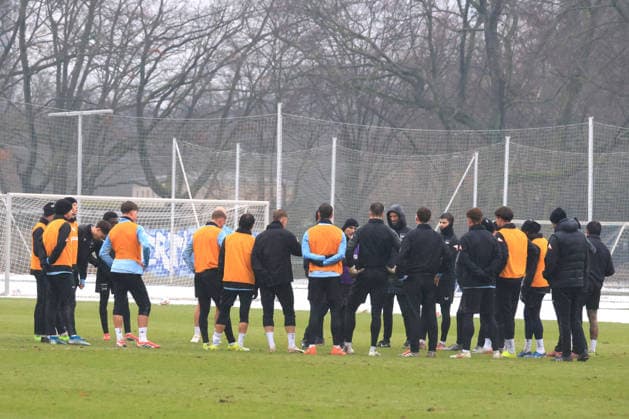 DEU, DFL, 2. FBL Hertha BSC, Training, 14.01.2026, Sportforum, Berlin, DEU, DFL, 2. FBL Hertha BSC, Training, im Bild Cheftrainer Stefan Leitl (Hertha BSC Berlin), Hertha-Spielerkreis DFL - regulations prohibit any use of Photographs as image sequences and or quasi-video