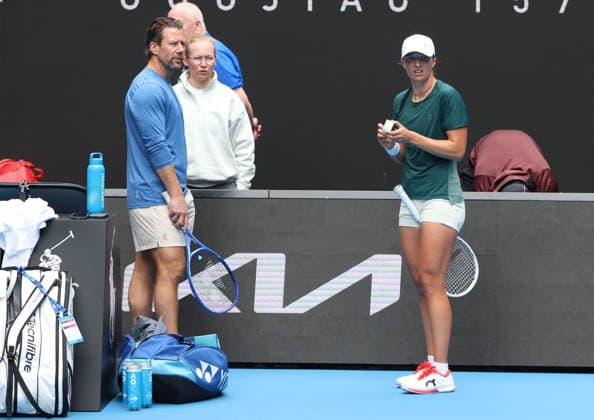 TENIS AUSTRALIAN OPEN 2026 14012026 N Z IGA SWIATEK, WIM FISSETTE I DARIA ABRAMOWICZ PODCZAS TRENINGU PRZED AUSTRALIAN OPEN W MELBOURNE MARCIN CHOLEWINSKI NEWSPIX.PL TENIS AUSTRALIAN OPEN 2026 14012026 IGA SWIATEK, WIM FISSETTE AND DARIA ABRAMOWICZ DURING PRACTICE SESSION BEFORE AUSTRALIAN OPEN IN MELBOURNE NEWSPIX.PL --- newspix.pl 