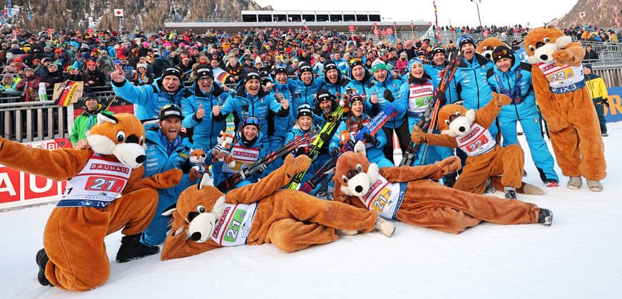 Sport Bilder des Tages BIATHLON - IBU WC Ruhpolding RUHPOLDING,GERMANY,14.JAN.26 - BIATHLON - IBU World Cup, 4x6km relay, ladies. Image shows the rejoicing of Michela Carrara, Hannah Auchentaller, Lisa Vittozzi, Dorothea Wierer (ITA) and team Italy.  GEPAxpictures xThomasxBachun