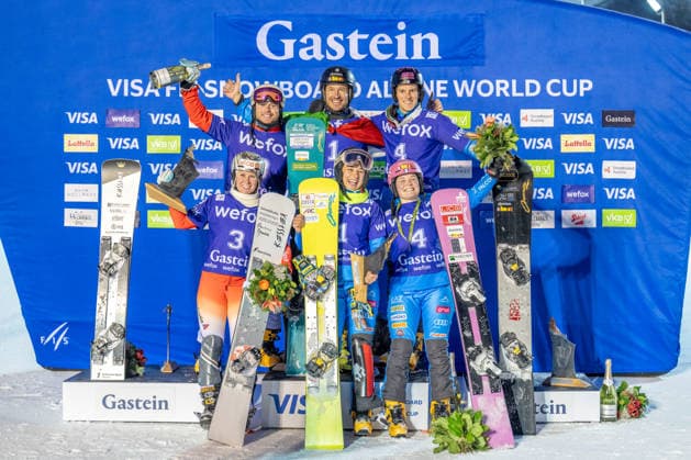 Sport Bilder des Tages SNOWBOARD - FIS WC Bad Gastein BAD GASTEIN,AUSTRIA,14.JAN.26 - SNOWBOARDING - FIS World Cup, mixed parallel slalom, team. Image shows Dario Caviezel, Julie Zogg (SUI), Aaron March, Lucia Dalmasso, Jasmin Coratti and Gabriel Messner (ITA).  GEPAxpictures xWolfgangxKofler