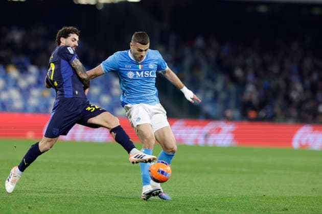 SSC Napoli vs Parma Parma™s Italian forward Patrick Cutrone challenges for the ball with Napoli s Italian defender Alessandro Buongiorno during the Serie A football match between SSC Napoli and Parma at the Diego Armando Maradona Stadium in Naples, January 14, 2026. _BPH0329 Copyright: xAntonioxBalascox