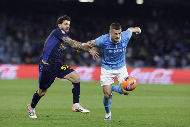 CALCIO - Serie A - SSC Napoli vs Parma Calcio Parma s Italian forward Patrick Cutrone challenges for the ball with Napoli s Italian defender Alessandro Buongiorno during the Serie A football match between SSC Napoli and Parma at the Diego Armando Maradona Stadium in Naples, January 14, 2026. Naples Italy  Copyright: xIPAxSport ABACAx