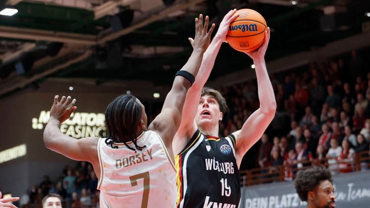 f.l.t.r.: Gabe Dorse (Patrioti Levice, 7) and Christian Skladanowski (Fitness First Wuerzburg Baskets, 19), 14.01.2026, Basketball Champions League, Fitness First Wuerzburg Baskets vs. Patrioti Levice, GER, Wuerzburg, Tectake Arena. Copyright: HMBxMedia xHeikoxBecker