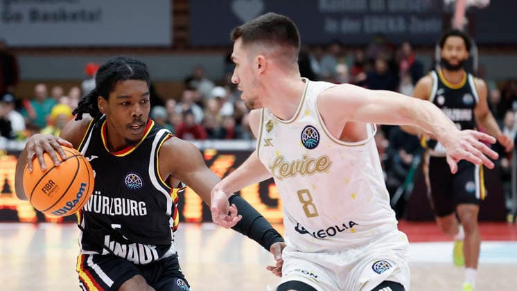 f.l.t.r.: Marcus Carr (Fitness First Wuerzburg Baskets, 5) and Novak Music (Patrioti Levice, 8), 14.01.2026, Basketball Champions League, Fitness First Wuerzburg Baskets vs. Patrioti Levice, GER, Wuerzburg, Tectake Arena. Copyright: HMBxMedia xHeikoxBecker