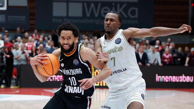 f.l.t.r.: Davion Mintz (Fitness First Wuerzburg Baskets, 10) und Gabe Dorse (Patrioti Levice, 7), 14.01.2026, Basketball Champions League, Fitness First Wuerzburg Baskets vs. Patrioti Levice, GER, Wuerzburg, Tectake Arena. Copyright: HMBxMedia xHeikoxBecker