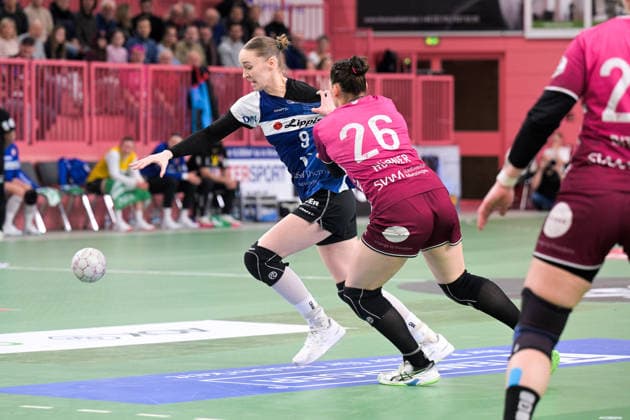 Nieke Kuehne (HSG Blomberg-Lippe, 09) gegen Svenja Huebner (TusSies Metzingen, 26) TusSies Metzingen vs. HSG Blomberg-Lippe, Handball, Alsco HBF, 13.Ligaspieltag, Saison 2025 2026, 14.01.2026 TusSies Metzingen vs. HSG Blomberg-Lippe, Handball, Alsco HBF, 13.Ligaspieltag, Saison 2025 2026, 14.01.2026 Tuebingen Copyright: xEibner-Pressefoto TobiasxBaurx EP_TBR