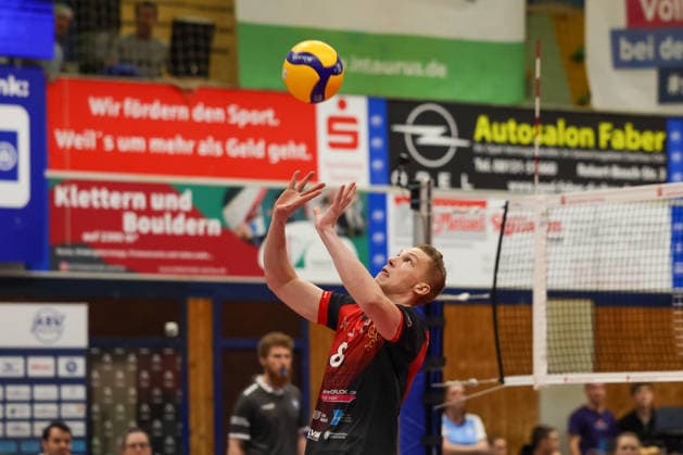 Tomi Saarinen (Barock Volleys MTV Ludwigsburg, 08) mit Ball, GER, ASV Dachau vs. Barock Volleys MTV Ludwigsburg, Volleyball, 1. Bundesliga, Saison 2025 2026, 14.01.2026, GER, ASV Dachau vs. Barock Volleys MTV Ludwigsburg, Volleyball, 1. Bundesliga, Saison 2025 2026, 14.01.2026 Dachau Copyright: xEibner-Pressefoto JennixMaulx EP_JML