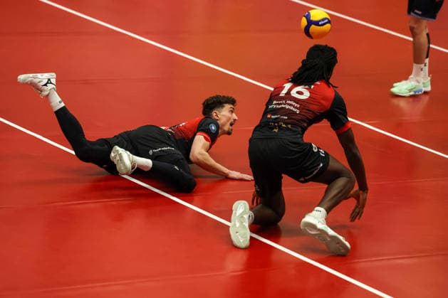 Tim Koepfli (Barock Volleys MTV Ludwigsburg, 07) am Boden mit Nyherowo Omene (Barock Volleys MTV Ludwigsburg, 16), GER, ASV Dachau vs. Barock Volleys MTV Ludwigsburg, Volleyball, 1. Bundesliga, Saison 2025 2026, 14.01.2026, GER, ASV Dachau vs. Barock Volleys MTV Ludwigsburg, Volleyball, 1. Bundesliga, Saison 2025 2026, 14.01.2026 Dachau Copyright: xEibner-Pressefoto JennixMaulx EP_JML