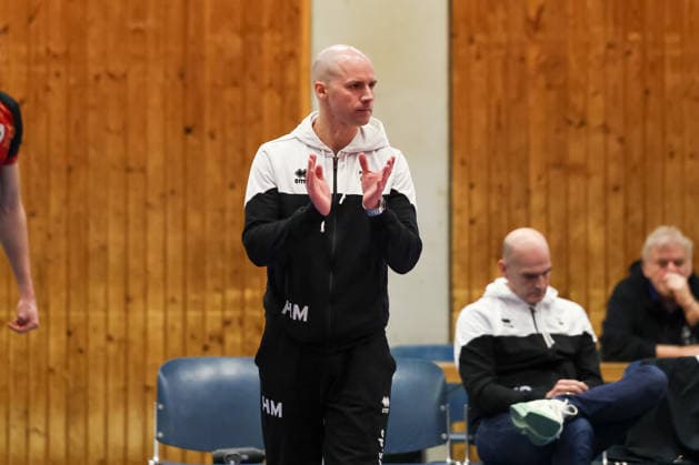 Hasse Mattila (Barock Volleys MTV Ludwigsburg, Chef-Trainer) applaudiert, GER, ASV Dachau vs. Barock Volleys MTV Ludwigsburg, Volleyball, 1. Bundesliga, Saison 2025 2026, 14.01.2026, GER, ASV Dachau vs. Barock Volleys MTV Ludwigsburg, Volleyball, 1. Bundesliga, Saison 2025 2026, 14.01.2026 Dachau Copyright: xEibner-Pressefoto JennixMaulx EP_JML