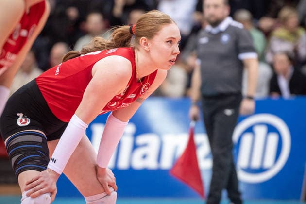 Julia Isabelle Bergmann (THY Istanbul, 17) - fokussiert, konzentriert GER, Allianz MTV Stuttgart - THY Istanbul, CEV Volleyball Cup 2026 Achtelfinale, CEV, Spielzeit 2025 2026, 14.01.2026 GER, Allianz MTV Stuttgart - THY Istanbul, CEV Volleyball Cup 2026 Achtelfinale, CEV, Spielzeit 2025 2026, 14.01.2026 Stuttgart Copyright: xSandyxDinkelackerx EP_SDR