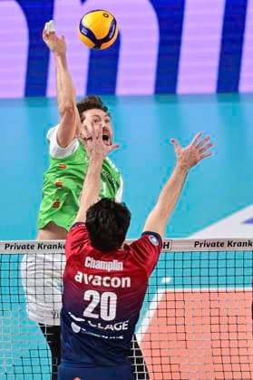 GER; 1.VBL, SVG Lueneburg vs TSV Haching Muenchen 14.01.2026, LKH Arena, Lueneburg, GER; 1. VBL, SVG Lueneburg vs TSV Haching Muenchen im Bild Ethan Champlin (Lueneburg 20) versucht sich gegen Marko Milovanovi (Haching 11) durchzusetzen