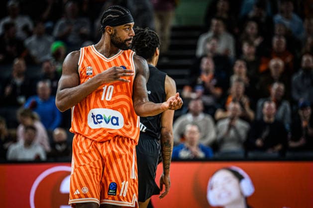 Malik Osborne (ratiopharm ulm) gestikuliert, gestik waehrend des EuroCup spiels zwischen ratiopharm ulm v niners Chemnitz in der ratiopharm Arena am 14. January 2026 in Neu-Ulm, Deutschland. (Foto von Harry Langer DeFodi Images) +++ Malik Osborne (ratiopharm ulm) gestures during the EuroCup match between ratiopharm ulm v niners Chemnitz at ratiopharm Arena on January 14, 2026 in Neu-Ulm, Germany. (Photo by Harry Langer DeFodi Images) (Photo by Harry Langer DeFodi Images) -