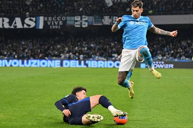 Foto IPP Felice De Martino Napoli 14 01 2026 Calcio Campionato serie A 2025-2026 Napoli - Parma Nella foto: Alessandro Circati su Mathias Olivera Italy Photo Press World Copyright Napoli italy Italia ITALY  Copyright: xR4924_italyphotopressx