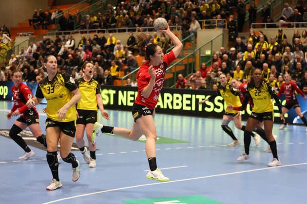 Kaho Nakayama (BSV Sachsen Zwickau) beim Wurf GER, Borussia Dortmund gegen BSV Sachsen Zwickau, Handball, HBF, Spielzeit 2025 2026, 14.01.2026 GER, Borussia Dortmund gegen BSV Sachsen Zwickau, Handball, HBF, Spielzeit 2025 2026, 14.01.2026 Dortmund Copyright: xEibner-Pressefoto FrankxZeisingx EP_FZG