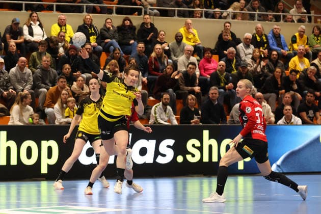 Alina Grijseels (Borussia Dortmund) beim Wurf GER, Borussia Dortmund gegen BSV Sachsen Zwickau, Handball, HBF, Spielzeit 2025 2026, 14.01.2026 GER, Borussia Dortmund gegen BSV Sachsen Zwickau, Handball, HBF, Spielzeit 2025 2026, 14.01.2026 Dortmund Copyright: xEibner-Pressefoto FrankxZeisingx EP_FZG