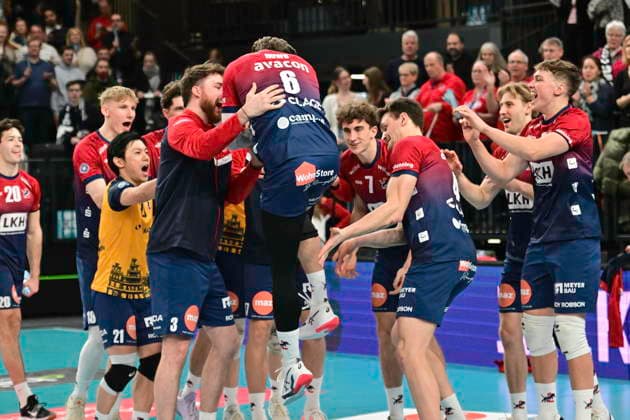 GER; 1.VBL, SVG Lueneburg vs TSV Haching Muenchen 14.01.2026, LKH Arena, Lueneburg, GER; 1. VBL, SVG Lueneburg vs TSV Haching Muenchen im Bild die Lueneburger Mannschaft jubelt ueber den Sieg