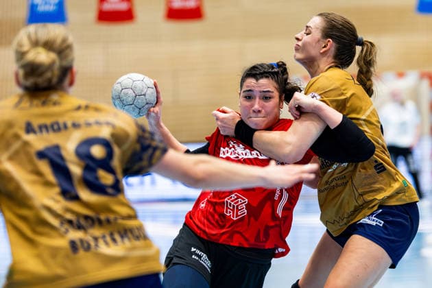 14.01.2026, GER, Handball, Frauen, Saison 2025 2026, Alsco 1.Bl, 13.Spieltag, Thueringer HC - Buxtehuder SV Giulia Guarieiro (Thueringer HC,13), Isabelle Doelle (Buxtehuder SV) 99947 Bad Langensalza Salza Halle Sporthalle Mehrz Thüringen Deutschland