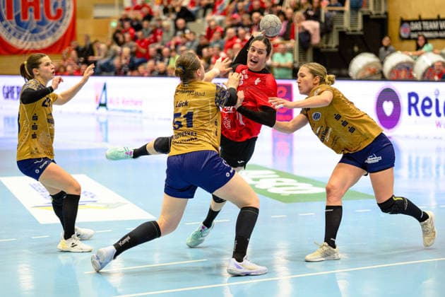 Kelly, de Abreu Rosa (Thueringer HC, 77)m Lin Elisabeth, Lueck (Buxtehuder SV, 51), Teresa, von Prittwitz (Buxtehuder SV, 28), Isa, Ternede (Buxtehuder SV, 32) GER, Thueringer HC gegen Buxtehuder SV, 1. Handballbundesliga Frauen, Handball, 13.Spieltag, Saison 2025 2026, 14.01.2026 GER, Thueringer HC gegen Buxtehuder SV, 1. Handballbundesliga Frauen, Handball, 13.Spieltag, Saison 2025 2026, 14.01.2026 Bad Langensalza Copyright: xEibner-Pressefoto MartinxHerbstx EP_MHT