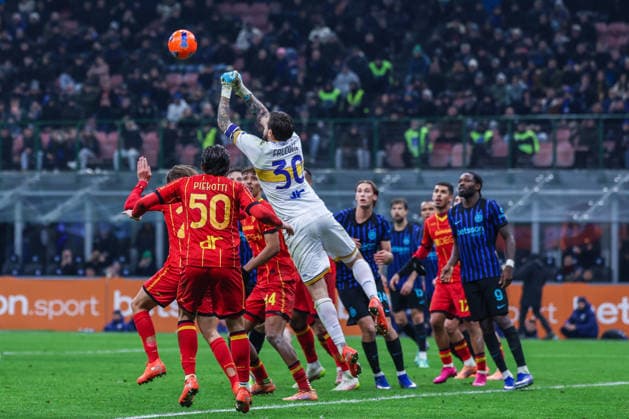 FC Internazionale vs US Lecce - Serie A 2025 26 - 14 01 2026 Wladimiro Falcone of US Lecce seen in action during Serie A 2025 26 football match between FC Internazionale and US Lecce at San Siro Stadium in Milan Copyright: xBEAUTIFULxSPORTS Carabellix