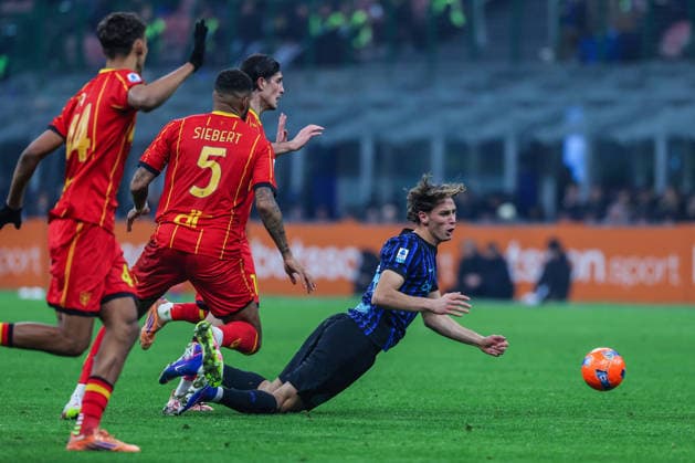 Francesco Esposito of FC Internazionale seen in action during Serie A 2025 26 football match between FC Internazionale and US Lecce at San Siro Stadium in Milan  Copyright: xFabrizioxCarabelli IPAxSportx xipa-agency.netx xx IPA_70071543 IPA_Agency_IPA70071543