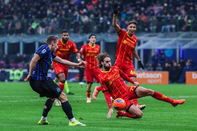 Davide Frattesi of FC Internazionale seen in action during Serie A 2025 26 football match between FC Internazionale and US Lecce at San Siro Stadium in Milan  Copyright: xFabrizioxCarabelli IPAxSportx xipa-agency.netx xx IPA_70071806 IPA_Agency_IPA70071806