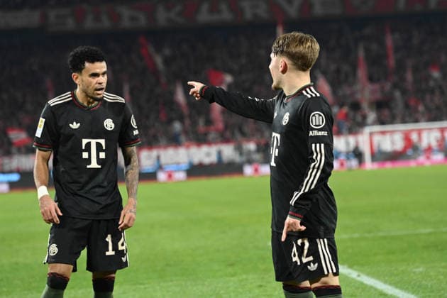 Lennart KARL (M) jubelt nach seinem Tor zum 1-3, mit LUIS DIAZ (M)jubelnd, Jubel, Begeisterung, Freude, Emotion Fussball 1. Bundesliga, 17.Spieltag, matchday17, 1. FC Koeln (K) - FC Bayern Muenchen (M) 1-3 am 14.01.2026 in Koeln Deutschland. DFL regulations prohibit any use of photographs as image sequences and or quasi-video Â *** Lennart KARL M cheers after his goal to 1 3, with LUIS DIAZ M cheering, jubilation, enthusiasm, joy, emotion Football 1 Bundesliga, 17 Matchday, matchday17, 1 FC Koeln K FC Bayern Muenchen M 1 3 on 14 01 2026 in Koeln Germany DFL regulations prohibit any use of photographs as image sequences and or quasi video Â