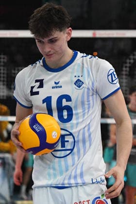 Simon Kohn (VfB Friedrichshafen, 16) beim Aufschlag, Aktion, Action,, 14.01.2026, Düren (Deutschland), Volleyball, 1. Bundesliga Männer, SWD Powervolleys Düren - VfB Friedrichshafen